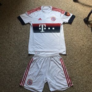 Adidas Bayern Jersey Kit